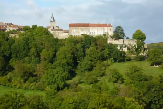 Château et église de Frôlois en Côte d'Or