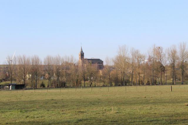 Vue du village depuis la vallée de l'Oise.