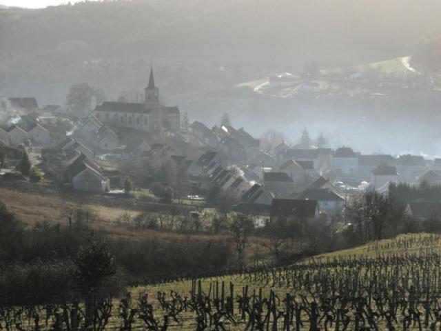 Village d'Arcenant Côtes d'Or 20 Janvier 2009, dans la brume du frais matin.