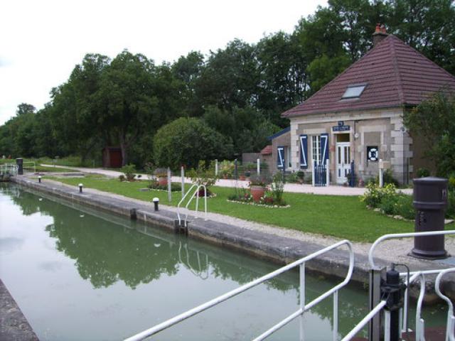 Canal de Bourgogne Brazey-en-Plaine