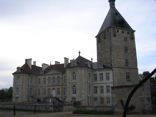 Vue sur le château de Talmay (Côte-d'Or, Bourgogne), (XVIII siècle) avec donjon du XIII siècle