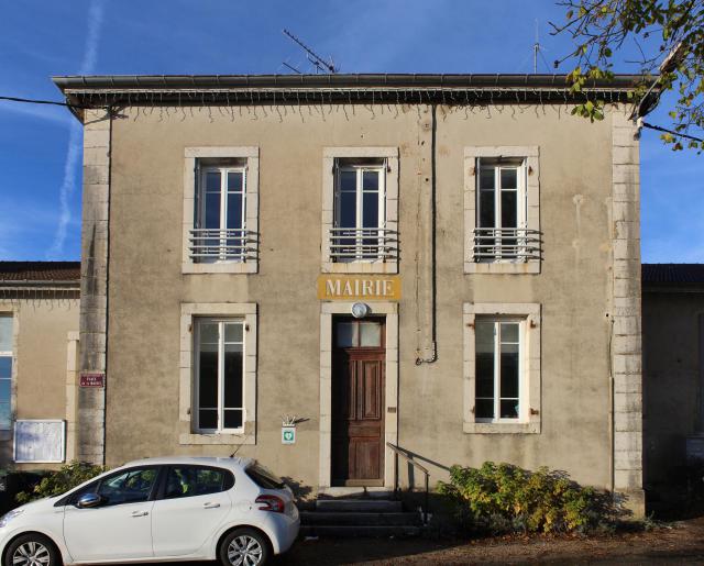 Mairie de Challes-la-Montagne.
