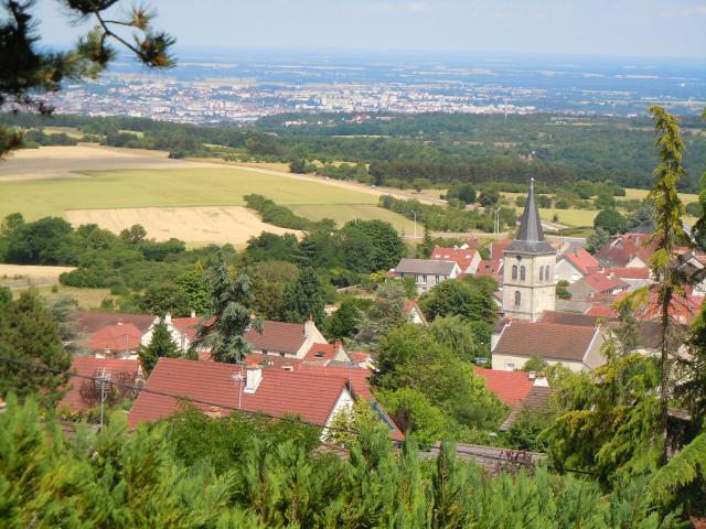 Corcelles-les-Monts depuis la rue du Château d'eau.