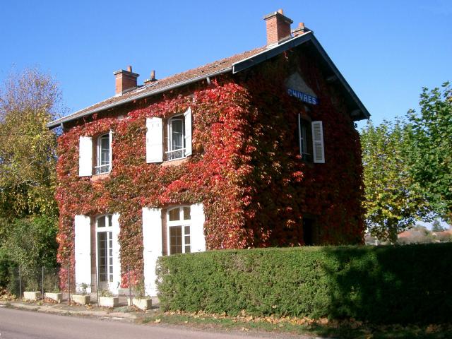 Ancienne gare PLM de Chivres en Côte d'Or (France)