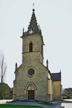 Façade de l'église de la Trinité à Magny-Lambert