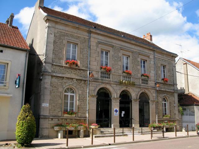 Sombernon (Côte-d'Or, France) - La mairie. .
