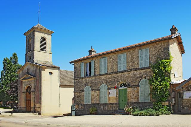 Mairie et église de la Villeneuve-les-Convers
