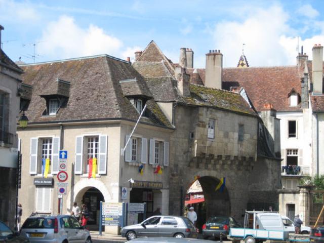 Semur-en-Auxois, porte médiévale