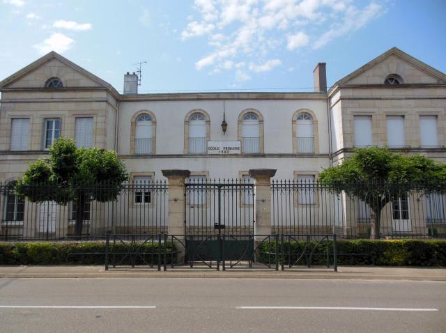 Ecole, Rue Bizot, aux Maillys (21).