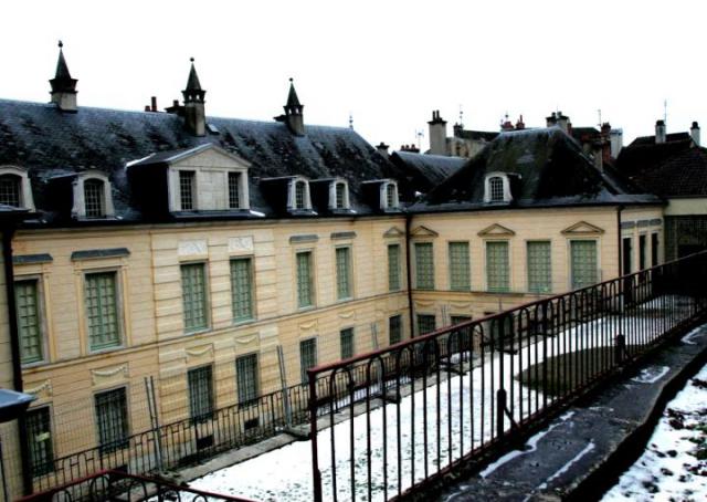 Hôtel de Buffon, Montbard (Côte d'Or)- vue du Petit Fontenet, au premier plan l'ancien Parterre du Dôme