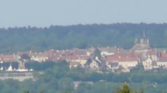 Au loin, Flavigny sur Ozerain depuis la voie romaine entre Sombernon et Alésia
