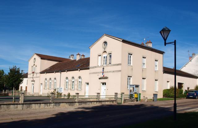 Meilly et Rouvres (Côte d'Or , France) , mairies & école