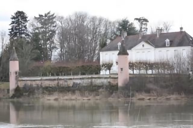 Chateau de Pouilly sur Saône