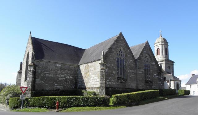 Église Saint-Pierre de Plounévez-Quintin (22). Flanc nord.