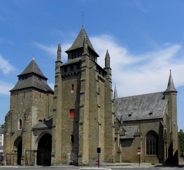 Façade occidentale et flanc sud de la nef de la cathédrale Saint-Étienne de Saint-Brieuc (22).