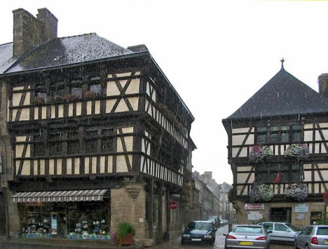 Quintin : maisons à colombages