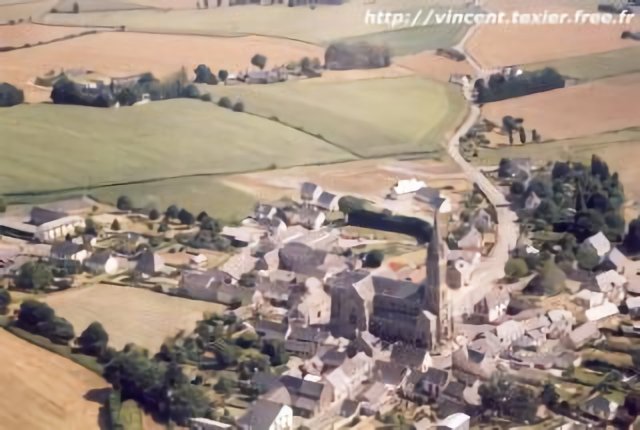 Survol aérien Plumaugat Aout 2003