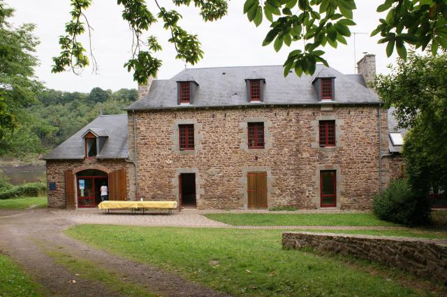 La maison de l'estuaire, situé dans l'ancien manoir de Traou-Nez à côté de la halte ferroviaire de Traou-Nez. Est utilisé par La Vapeur du…