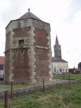 Prémont (Aisne) tour-pigeonnier