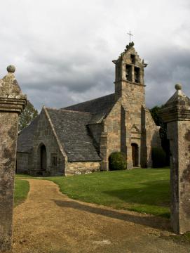 L'Église de Guénézan est un lieu de culte catholique situé sur la commune de Bégard, dans le département français des Côtes d'Armor.