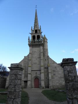 Église Saint-Pierre de Plounévez-Moëdec (22). Façade occidentale.
