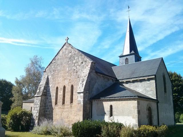 Vue de l'arrière de l'église du village de la Forêt-du-Temple, Creuse, Limousin, France. C'est l'ancienne chapelle de la commanderie…