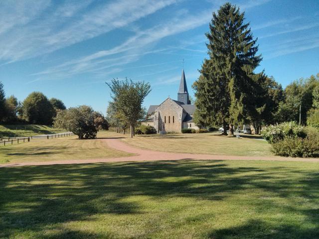 Panorama depuis la route de l'arrière de l'église du village de la Forêt-du-Temple, Creuse, Limousin, France. C'est l'ancienne chapelle de…