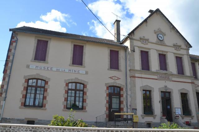 Mairie et musée de la mine de Bosmoreau-les-Mines (Creuse, France).