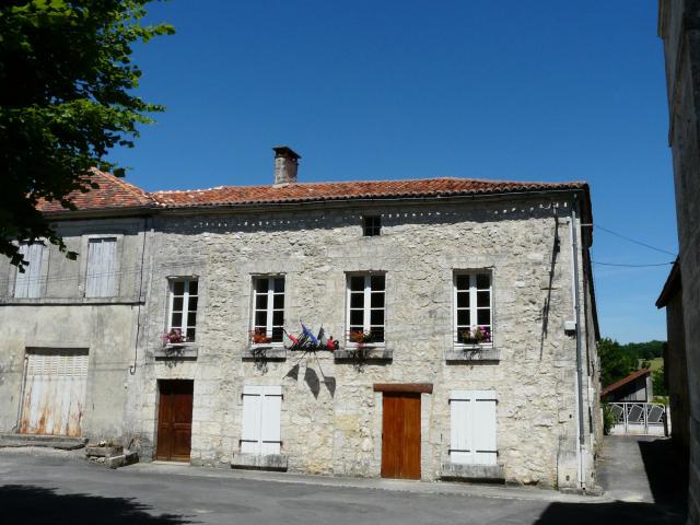 La mairie de La Tour-Blanche, Dordogne, France.