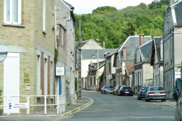CROUY (02) Route de Laon