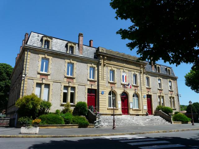 La mairie de Lalinde, Dordogne, France.