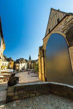 Les portes monumentales de l’ ancienne église Sainte-Marie de Sarlat vues par Jean Nouvel