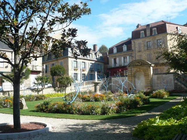 Square du 8 mai 1945 à Sarlat