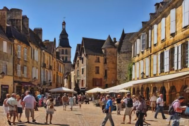 Sarlat ... (please use Look Around to get the full effect)
