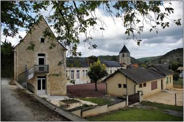 BORREZE [24] - Le clocher de l'église Saint-Martin vu depuis l'école (septembre 2008)