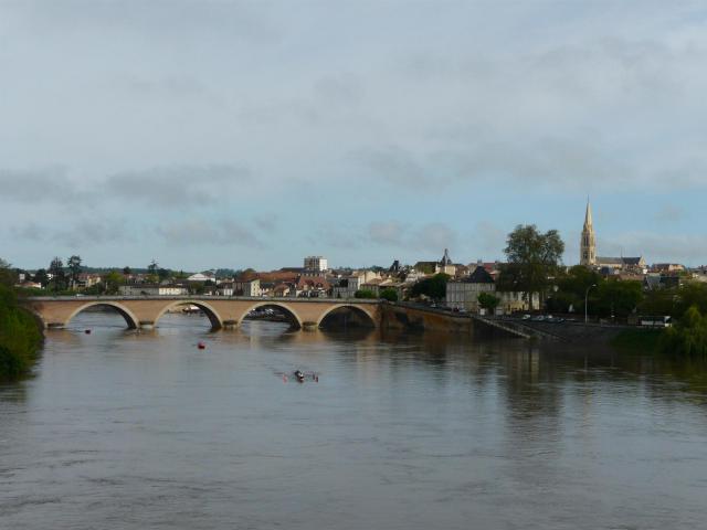 La Dordogne en crue, Bergerac, Dordogne, France.