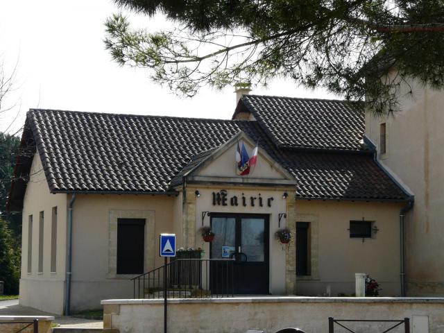 La mairie de Cours-de-Pile, Dordogne, France.