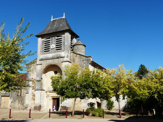 L'église Saint-Germain de Paris vue du sud-ouest, Rouffignac-Saint-Cernin-de-Reilhac, Dordogne, France.