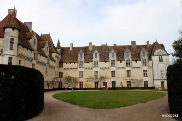 Neuvic - entrée du Château