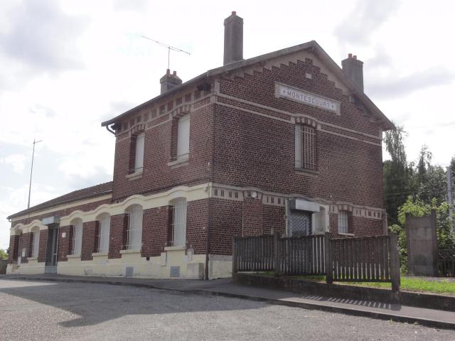 Montescourt-Lizerolles (Aisne) gare de Montescourt (ancien bâtiment)