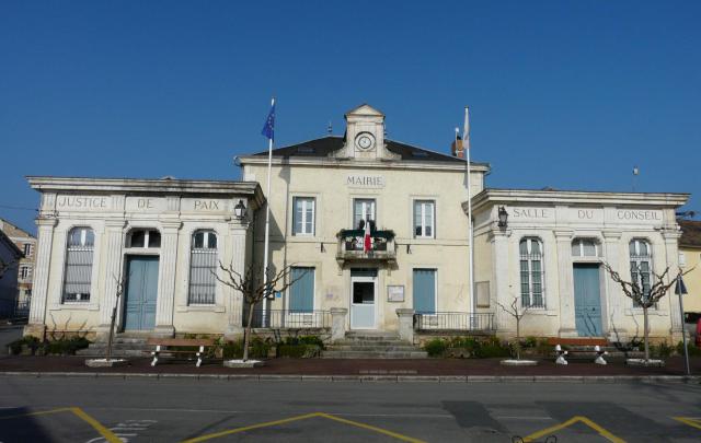 La mairie de Saint-Astier, Dordogne, Frnace.