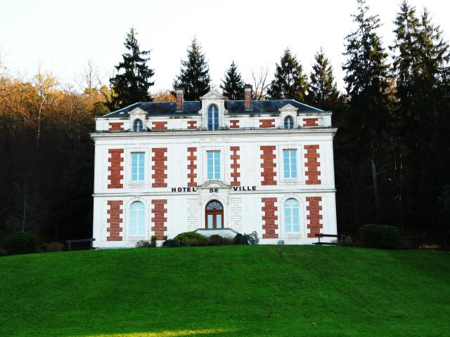L'hôtel de ville, ancien château des Bernardoux, Marsac-sur-l'Isle, Dordogne, France