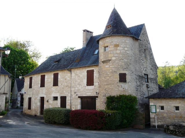 Maison ancienne, 2 place de l'église, Condat-sur-Vézère, Dordogne, France