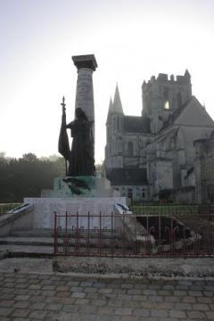 *Braine: monument aux morts et l'église