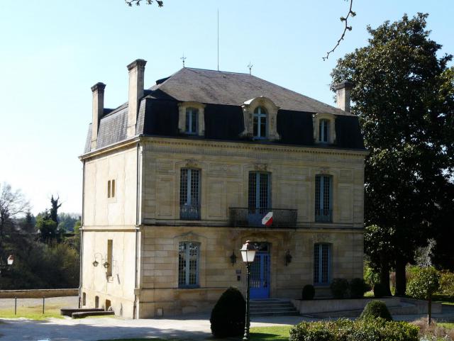 La mairie de Creysse, Dordogne, France