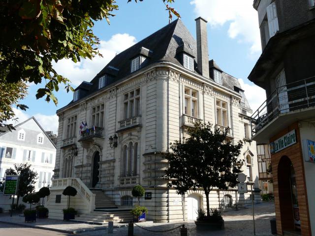 L'hôtel de ville de Terrasson-Lavilledieu, Dordogne, France.