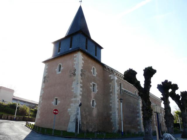 L'angle est de l'église Notre-Dame-des-Vertus, Notre-Dame-de-Sanilhac, Dordogne, France.