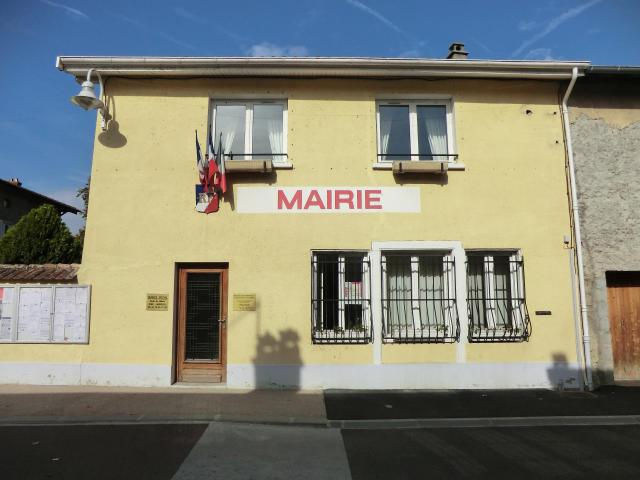 Town hall of Niévroz.