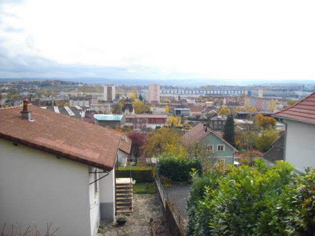 Vue sur Sochaux depuis la rue Sous la Chaux