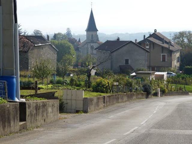 Le bourg depuis la route de Choudan.